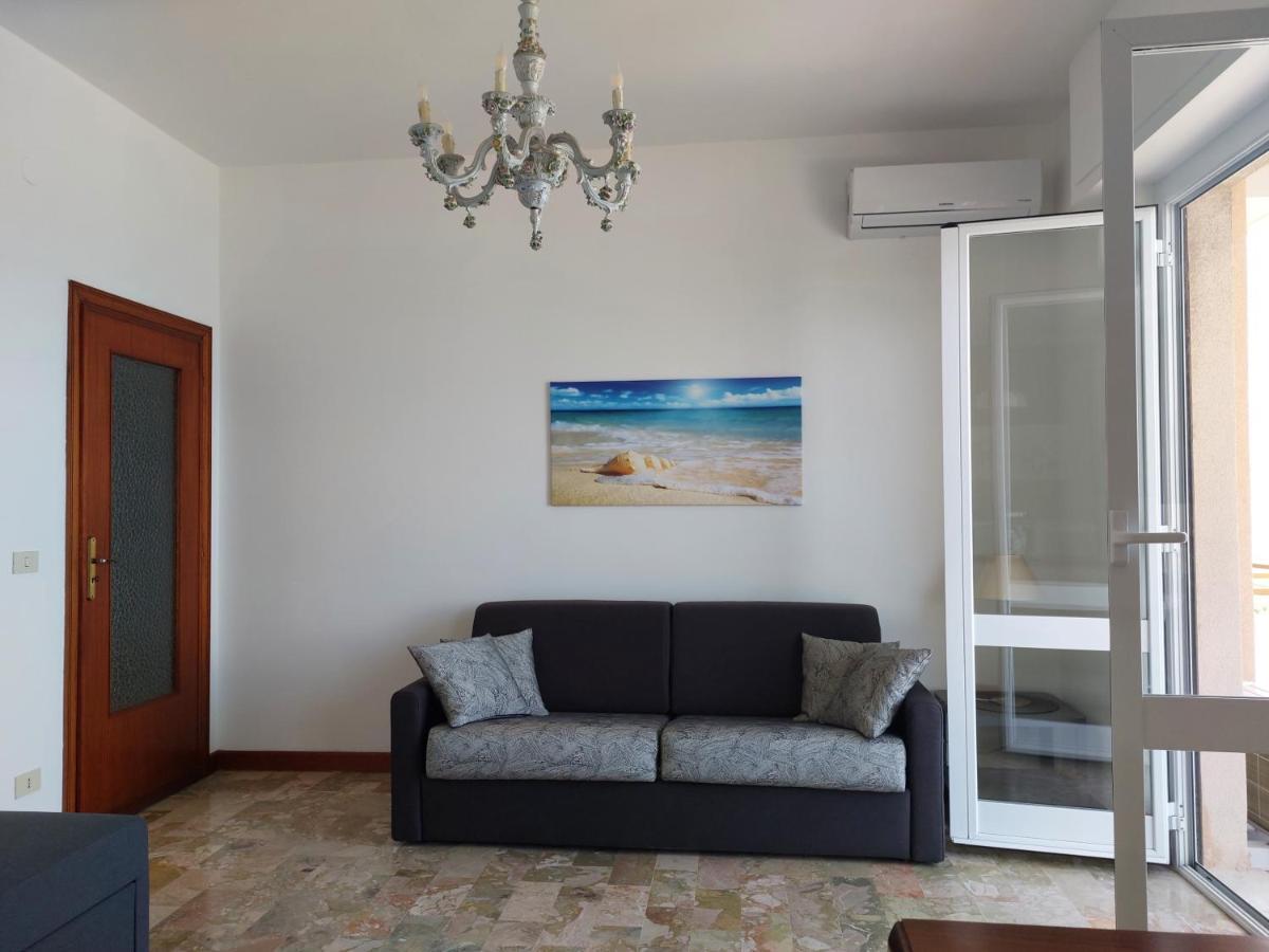 Maremare, Really On The Beach, With Private Parking Savona Exteriör bild