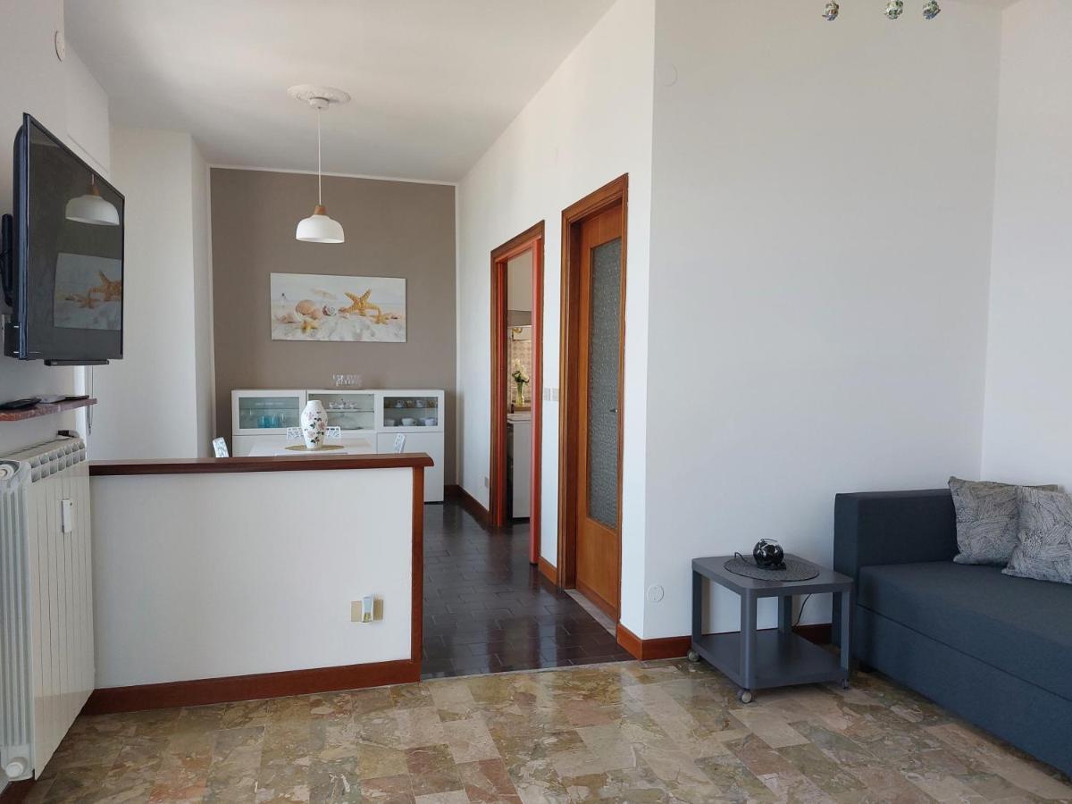 Maremare, Really On The Beach, With Private Parking Savona Exteriör bild
