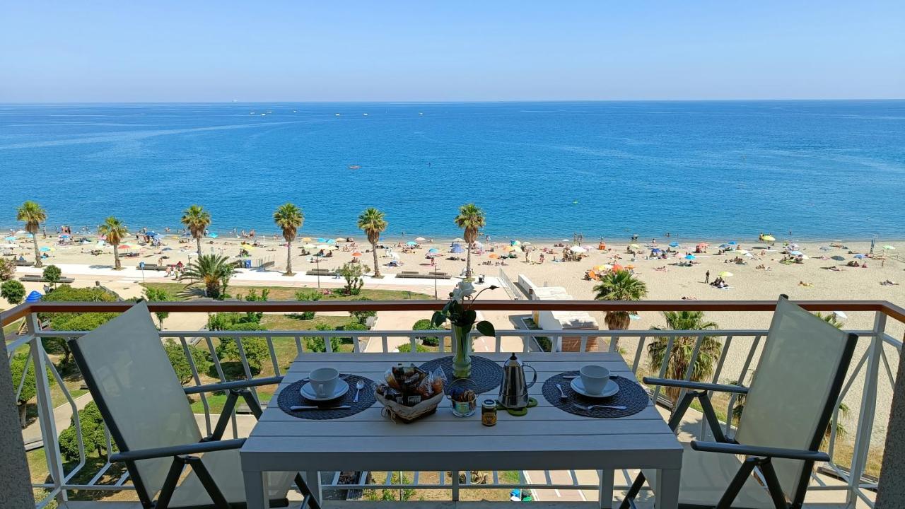 Maremare, Really On The Beach, With Private Parking Savona Exteriör bild