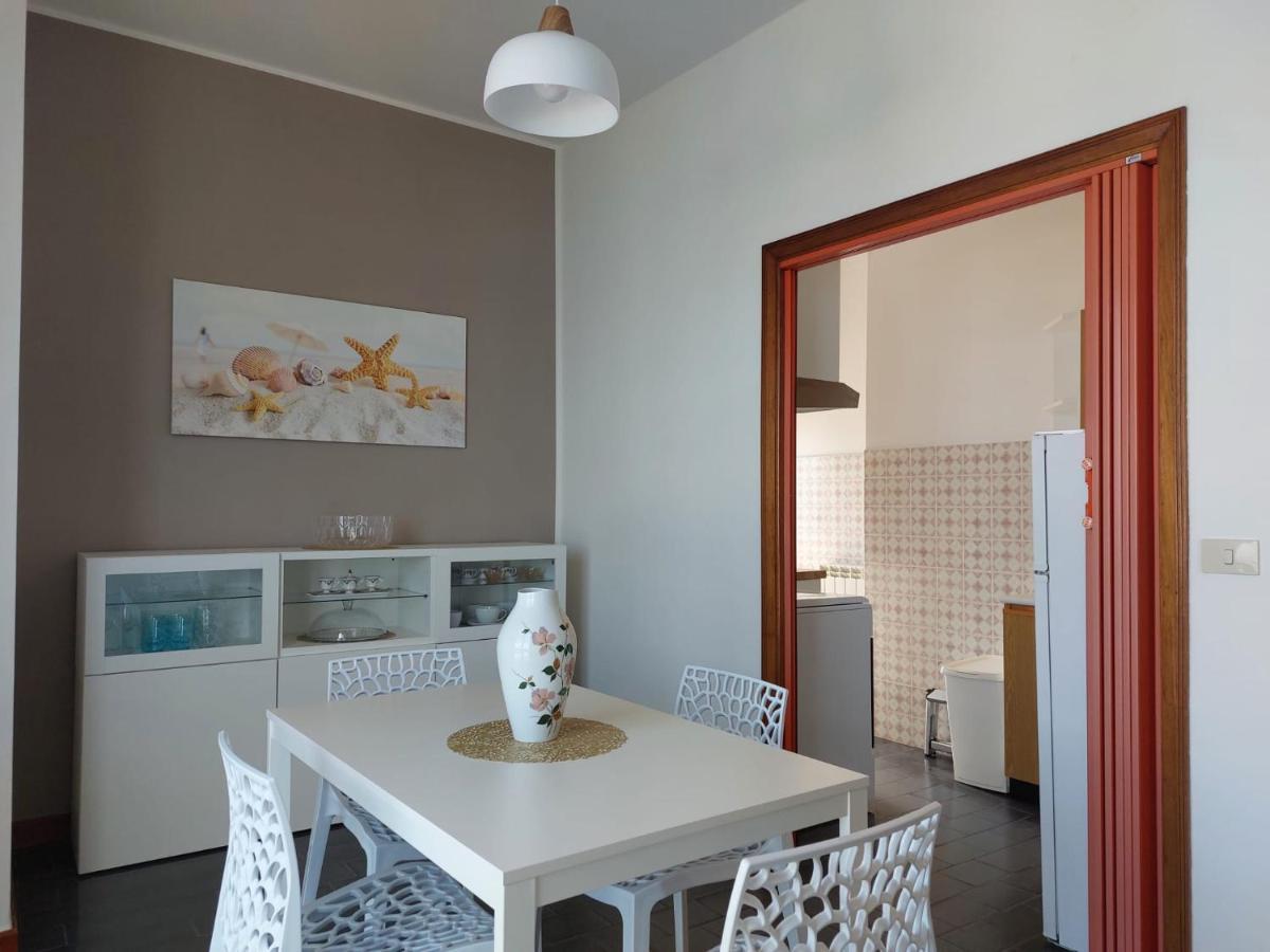 Maremare, Really On The Beach, With Private Parking Savona Exteriör bild