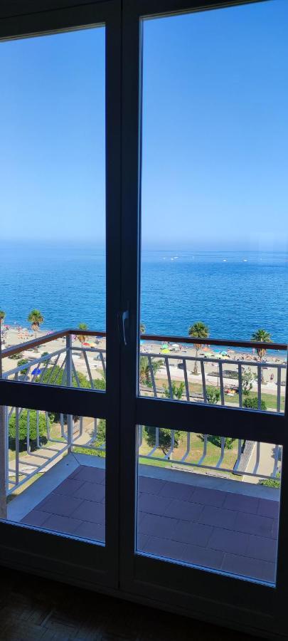 Maremare, Really On The Beach, With Private Parking Savona Exteriör bild