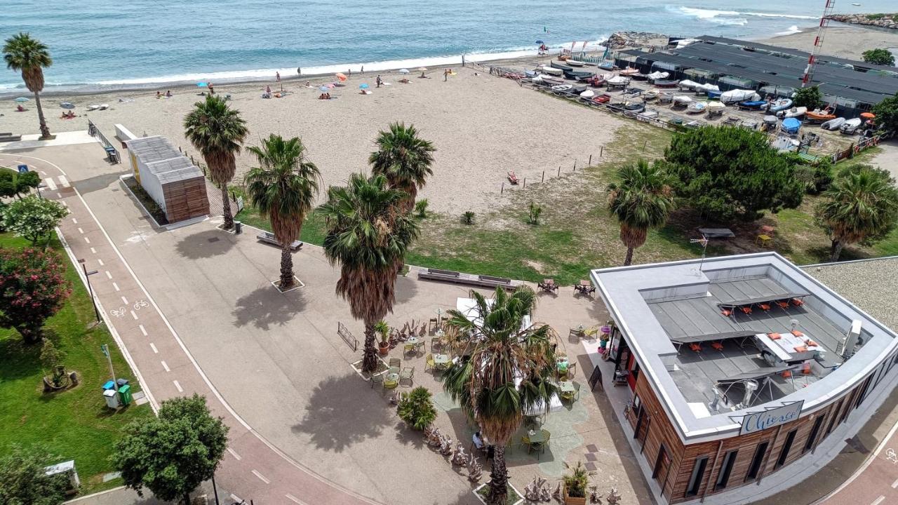 Maremare, Really On The Beach, With Private Parking Savona Exteriör bild